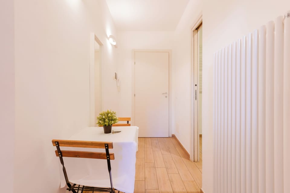 Basic Room | Desk, laptop workspace, WiFi (free)