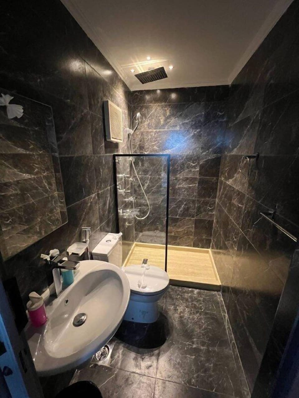 Deluxe Double Room, Balcony | Bathroom | Shower, bidet, towels, soap