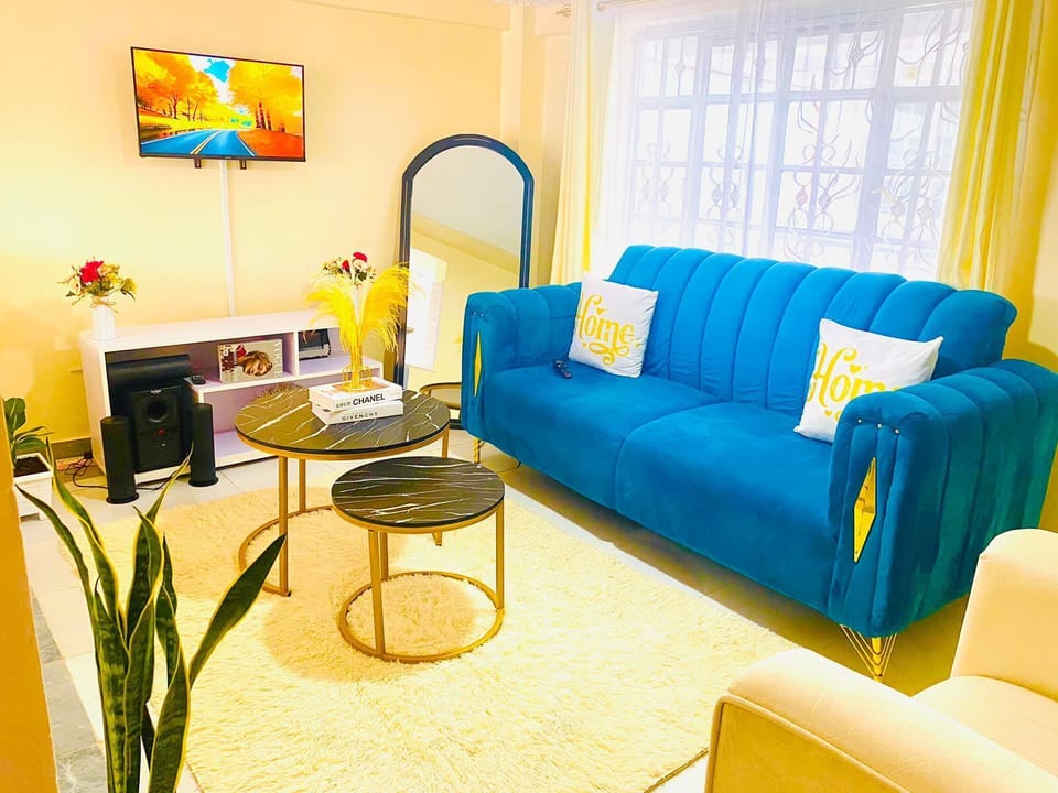 Deluxe Apartment, City View | Living area
