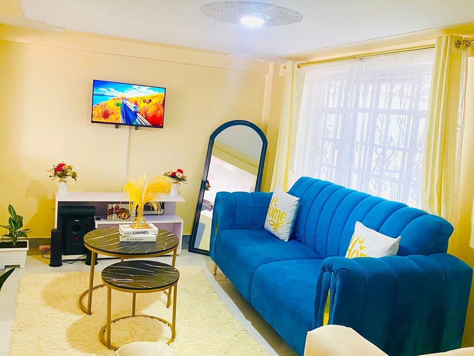 Deluxe Apartment, City View | Living area