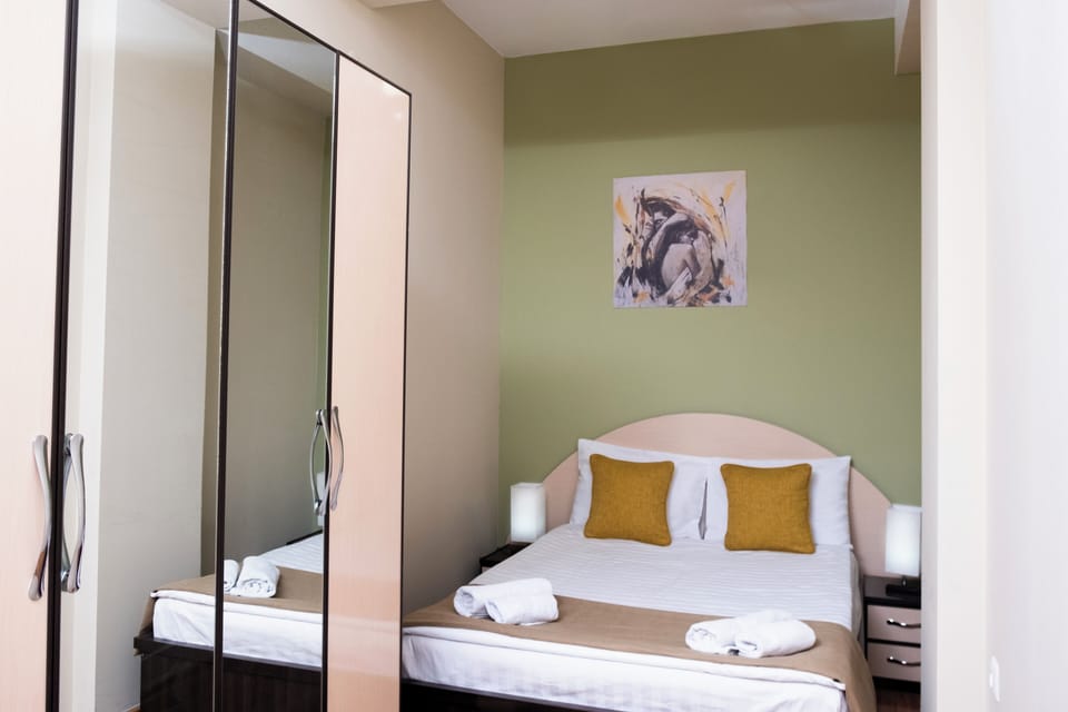 Comfort Studio, City View | Iron/ironing board, free WiFi