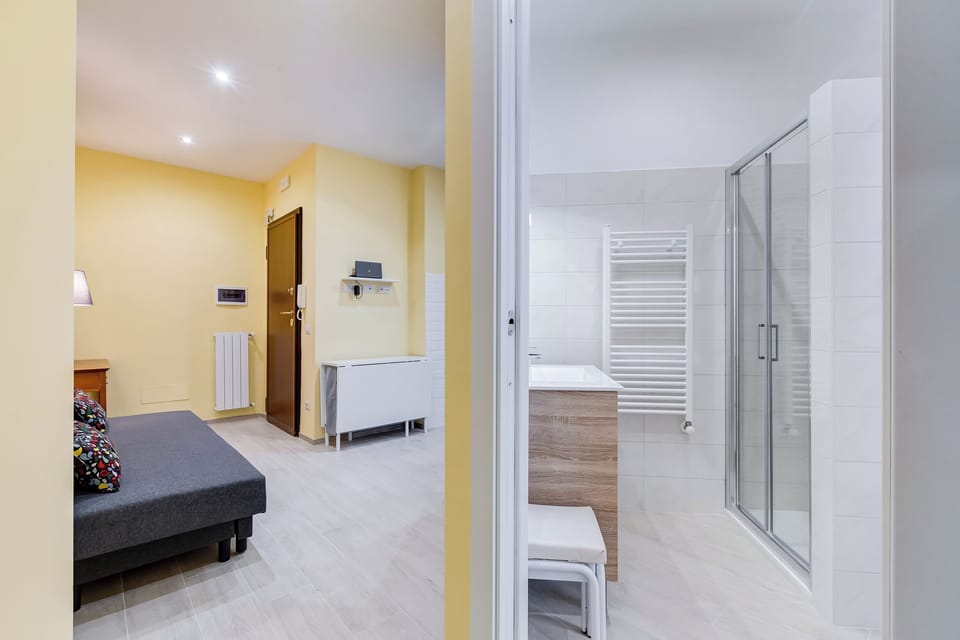 Apartment, 1 Bedroom, Non Smoking, Kitchenette | Living area | 32-inch flat-screen TV with cable channels