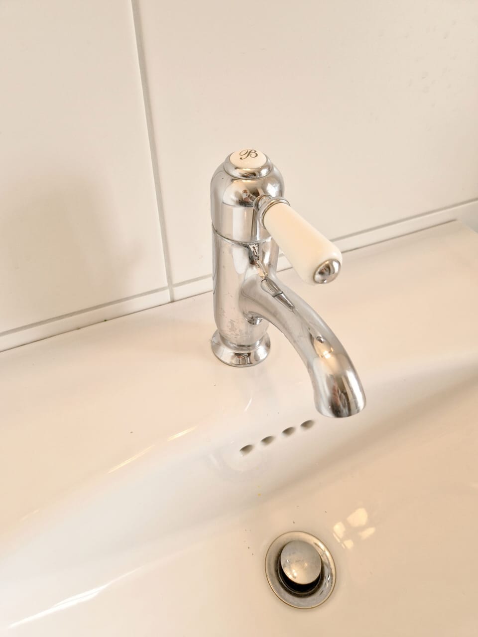 Deluxe Double Room, 1 King Bed, Private Bathroom, Garden View | Bathroom | Shower, hair dryer, towels, soap