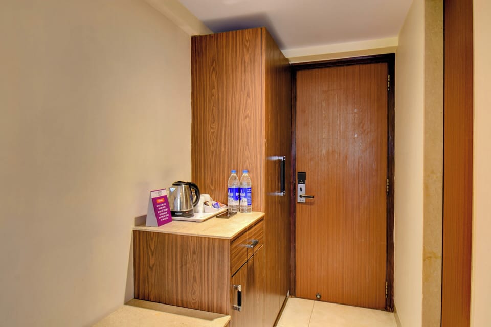 Deluxe Twin Room | In-room safe, desk, blackout drapes, rollaway beds