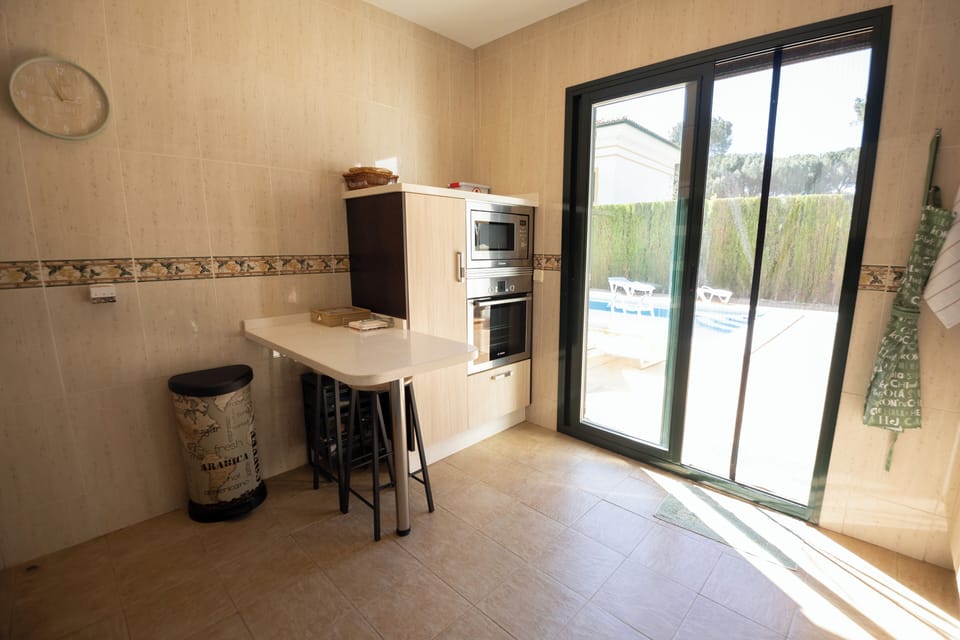 Superior Room, 3 Bedrooms, Private Pool, Mountain View | Private kitchen | Full-size fridge, microwave, oven, stovetop