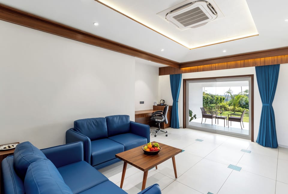 Premium Studio Suite | Desk, soundproofing, iron/ironing board (on request), WiFi (free)