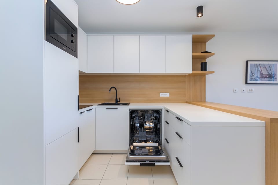 Premium Apartment, 1 Bedroom, Sea View | Private kitchen