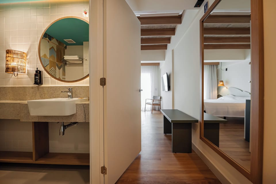 Standard Room, 1 Double Bed, Balcony | Bathroom | Shower, free toiletries, hair dryer, towels