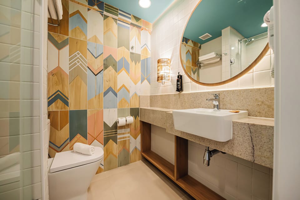 Shower, free toiletries, hair dryer, towels