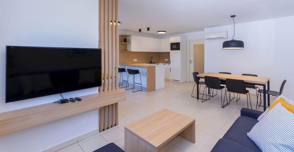 Premium Apartment, 1 Bedroom, Partial Sea View | Living area