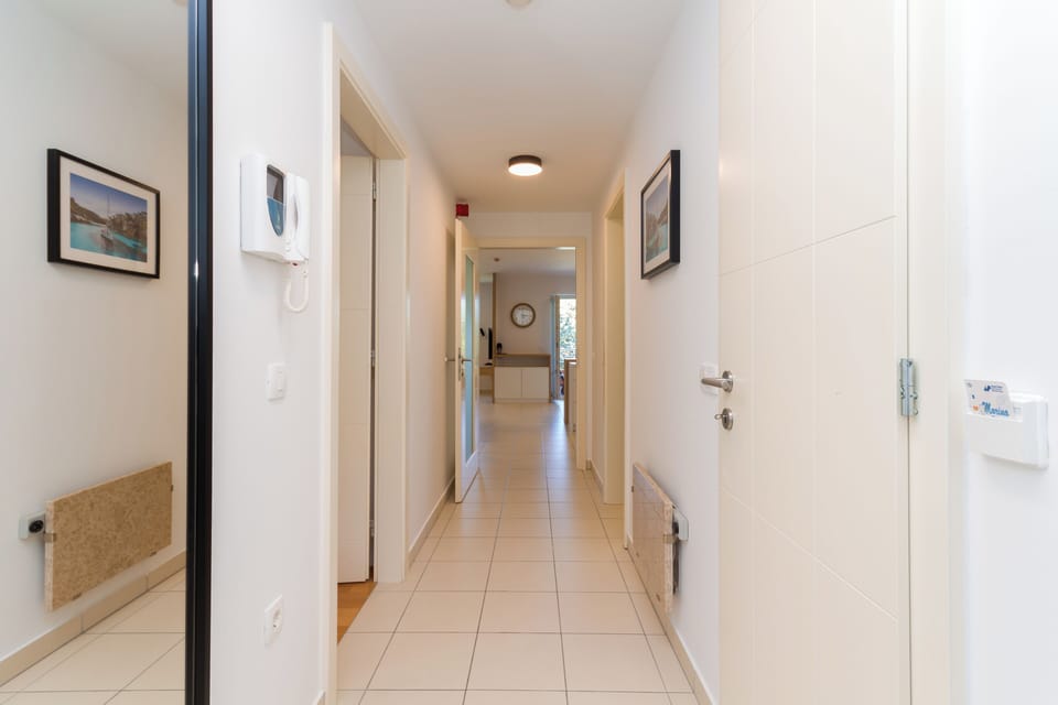 Premium Apartment, 1 Bedroom, Partial Sea View | Living area