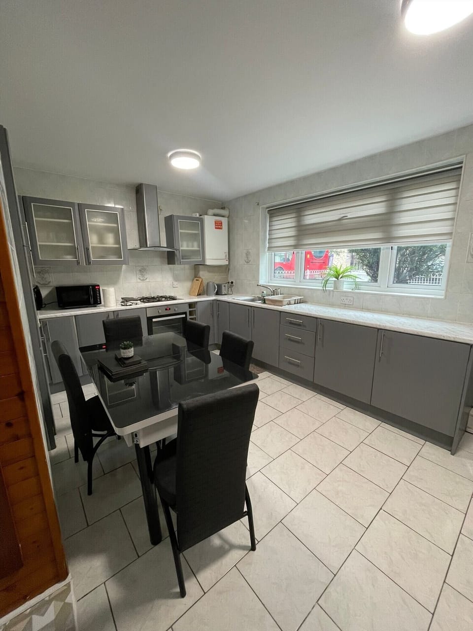 House | Private kitchen | Fridge, microwave, oven, stovetop