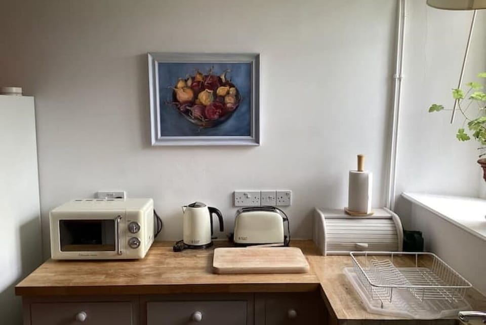Microwave, kettle and toaster