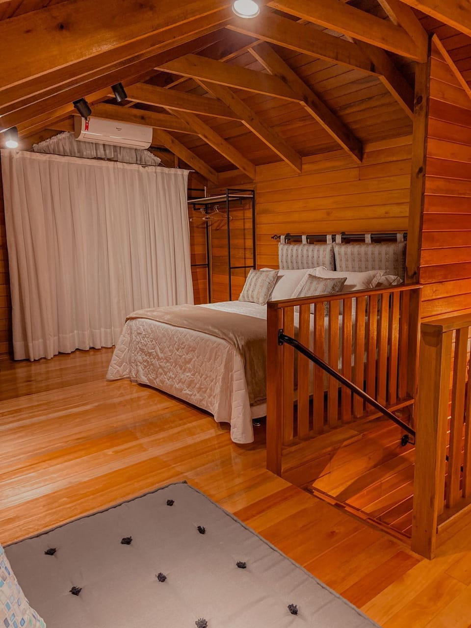 Blackout drapes, WiFi (free), bed sheets