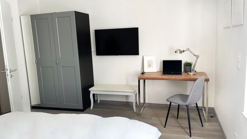 1 bedroom, individually decorated, individually furnished
