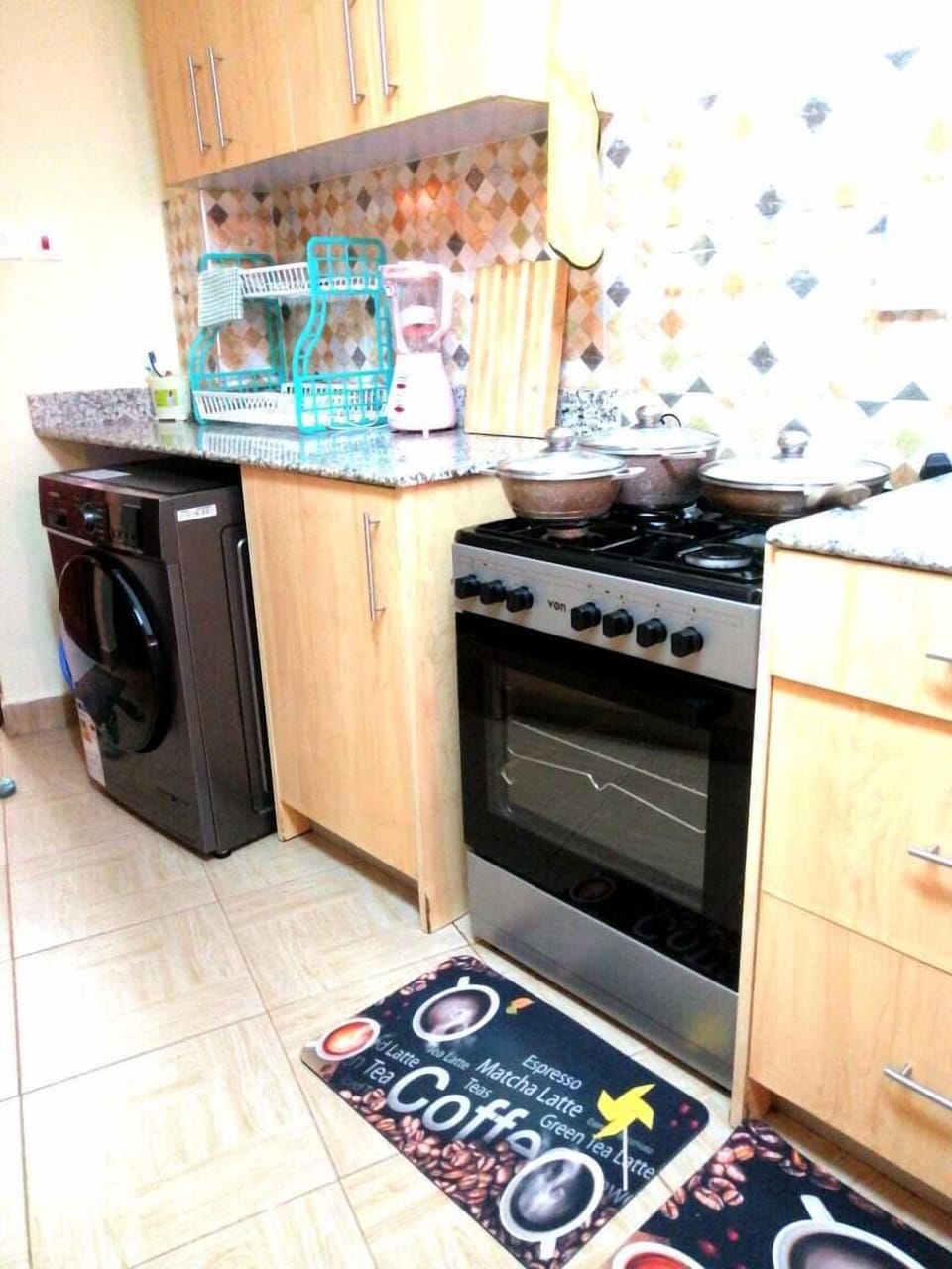 Deluxe Apartment, City View | Private kitchen | Fridge, microwave, cookware/dishes/utensils