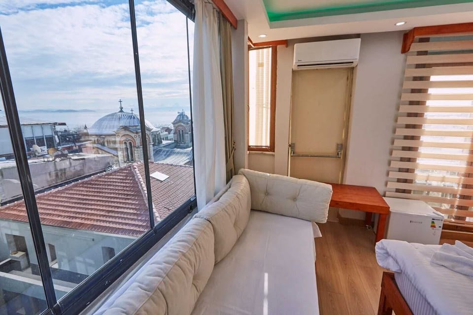 Deluxe Double Room, Sea View | Soundproofing, cribs (free), bed sheets