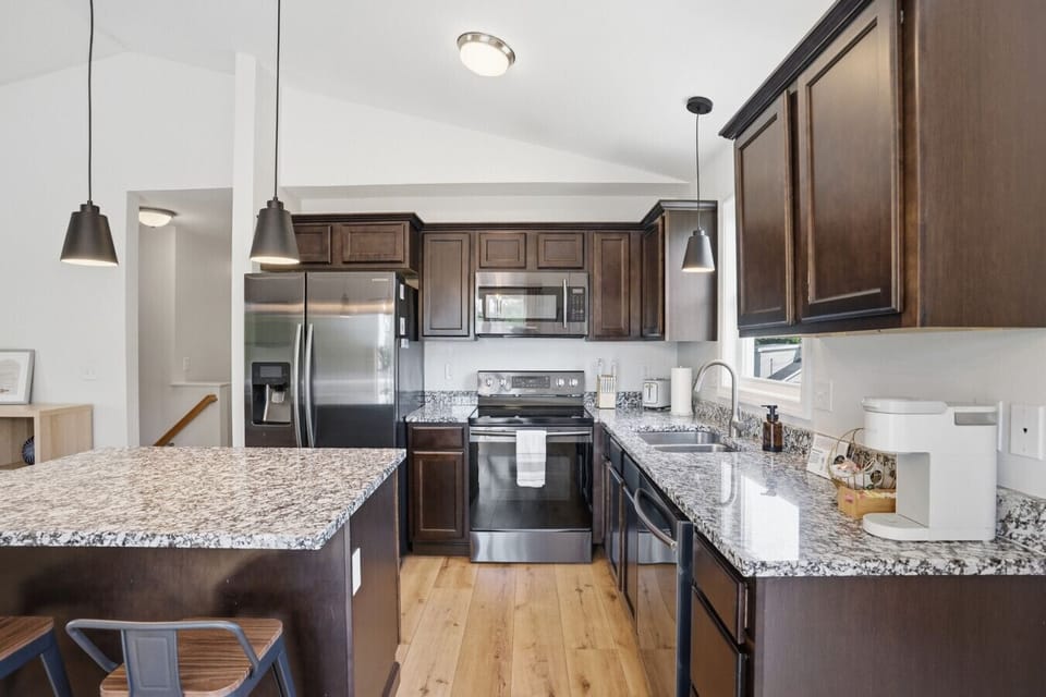 Full kitchen