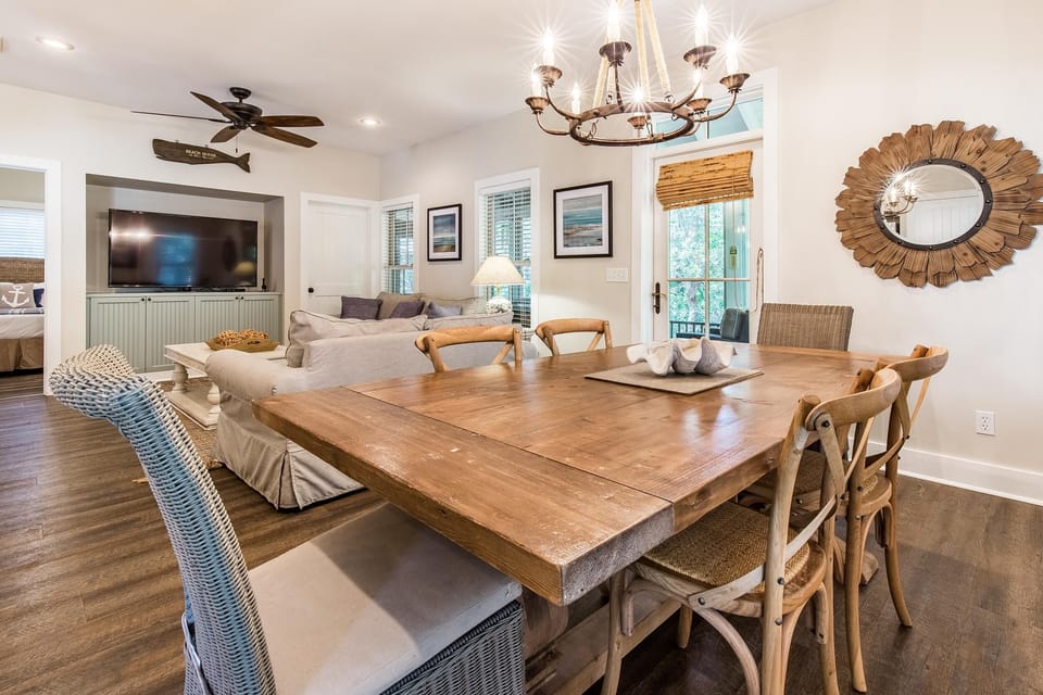 House, Multiple Beds (The Brown Pelican) | Dining
