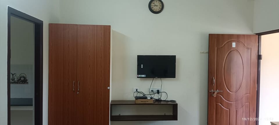 Deluxe Double Room, Garden View | Living area