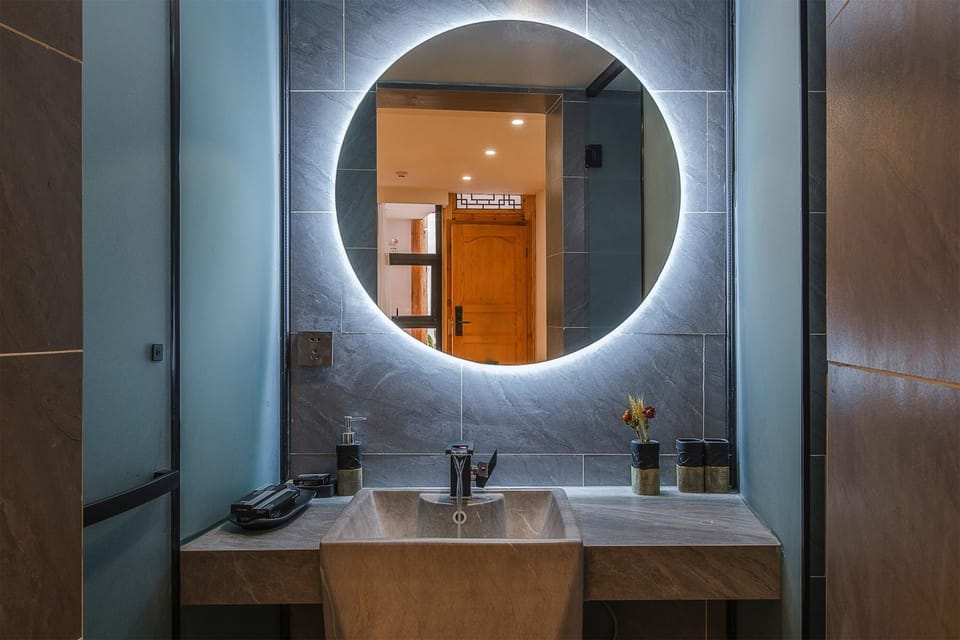 Design Double Room | WiFi (free), individually decorated, individually furnished, bed sheets