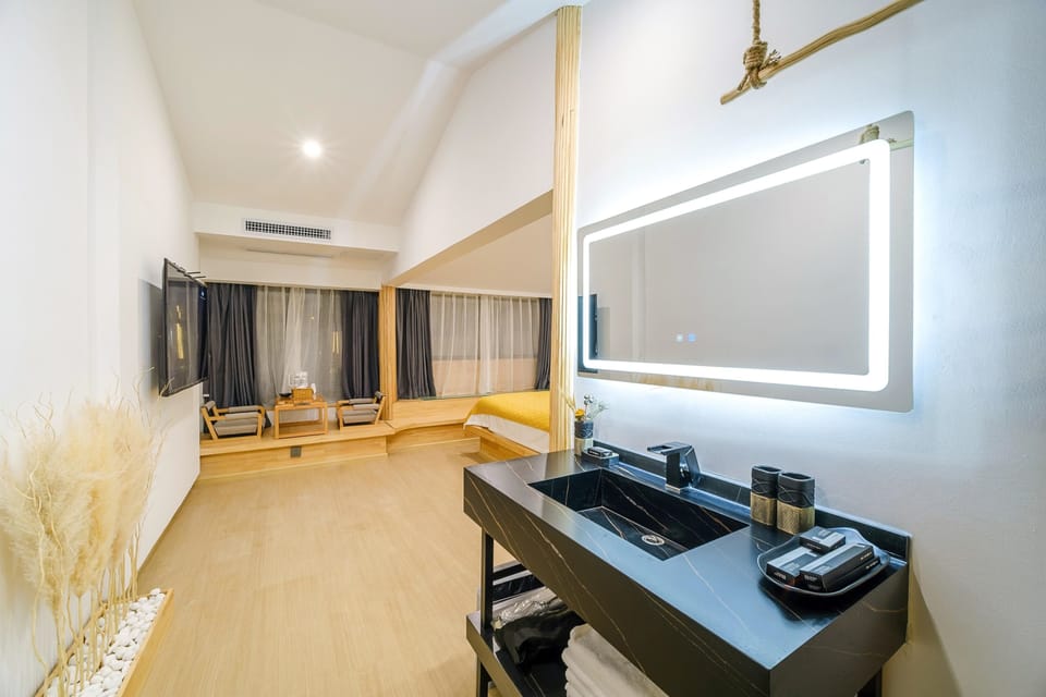 Exclusive Double Room | WiFi (free), individually decorated, individually furnished, bed sheets