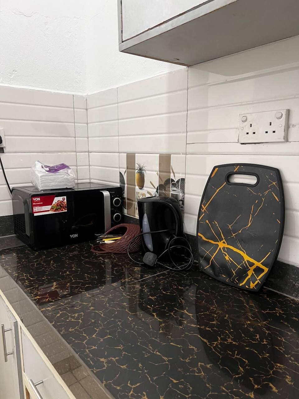 Deluxe Apartment, Balcony, City View | Private kitchen | Fridge, microwave, cookware/dishes/utensils