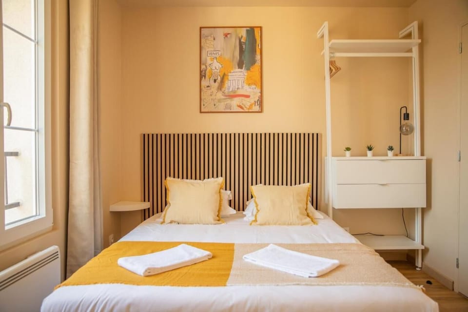 Classic Suite, 2 Bedrooms, Kitchenette | WiFi (free)