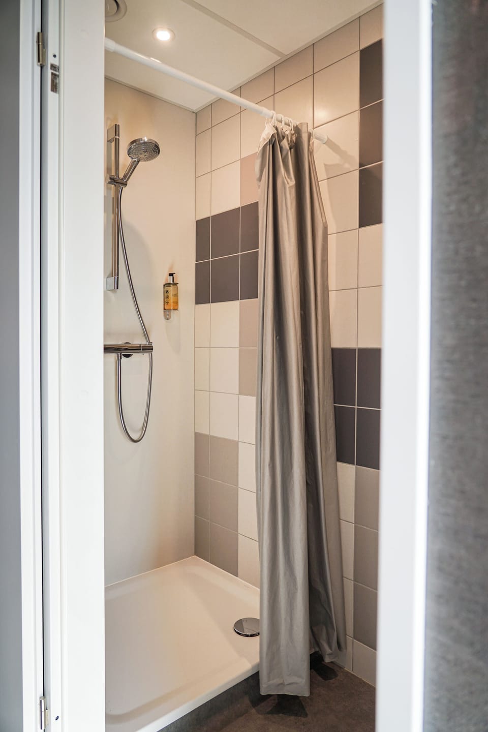 Economy Double Room | Bathroom | Shower, soap, toilet paper