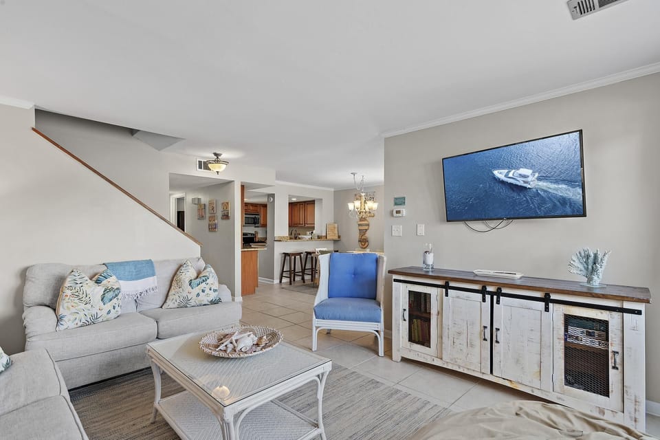 House, Multiple Beds (Sandpiper Shores) | Living area | TV