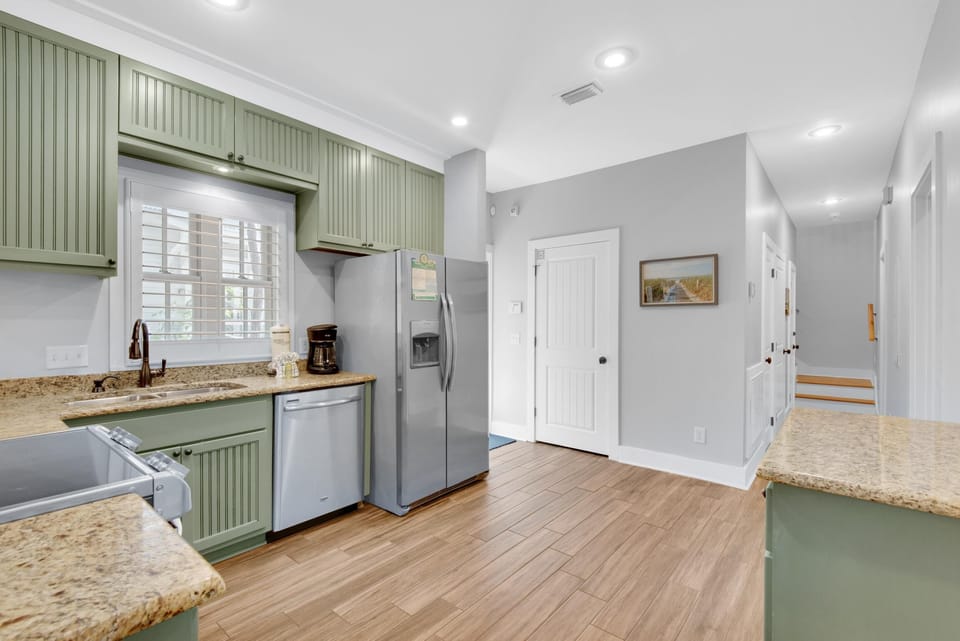 House, Multiple Beds (The Grey Gull) | Private kitchen | Oven, toaster