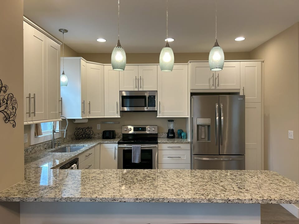 Fully Stocked Kitchen. Granite. Spacious. 