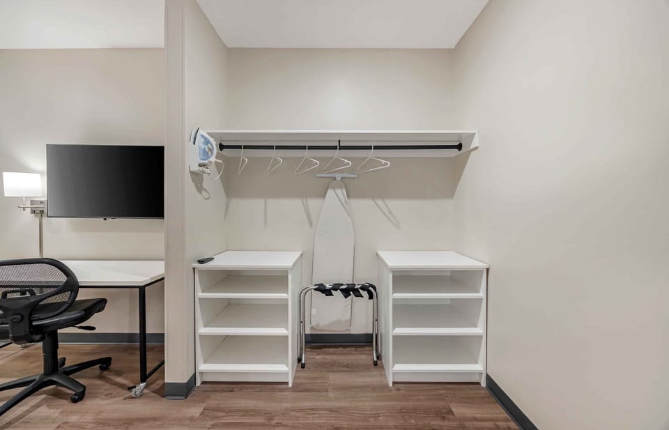 Premium bedding, iron/ironing board, free WiFi, bed sheets