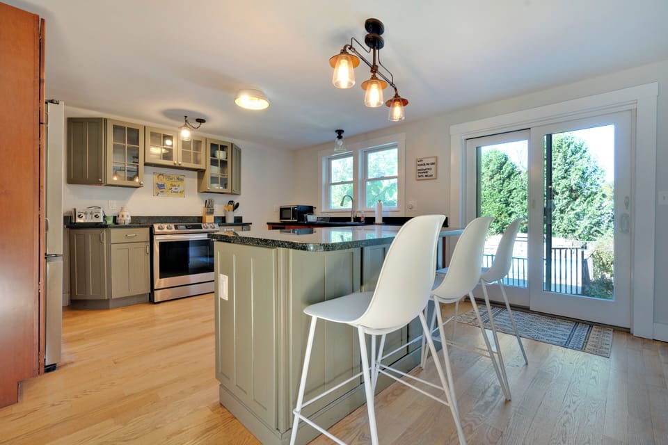 Fully equipped, modern kitchen  with island 