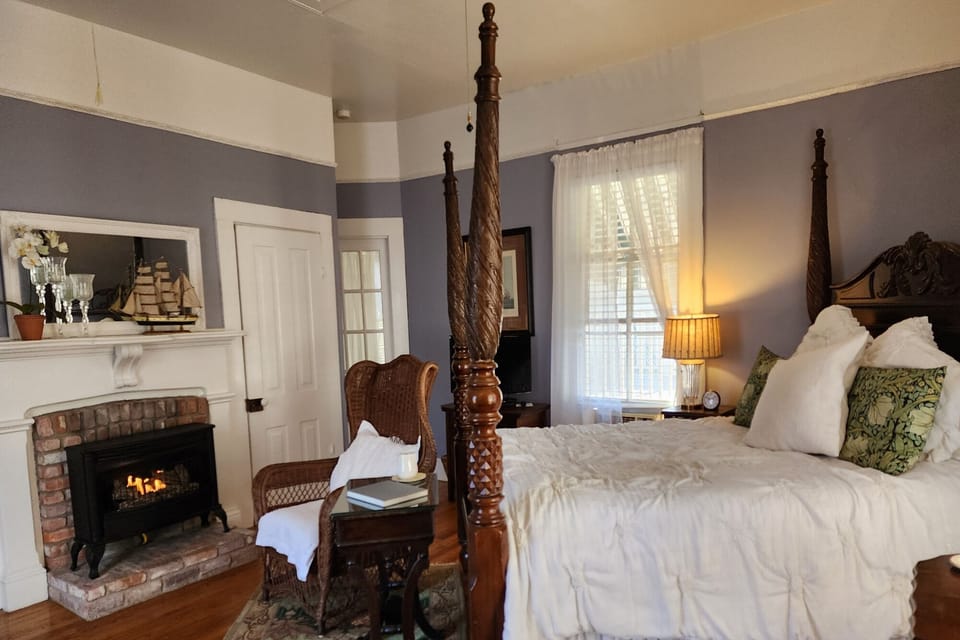 Gas log fireplace