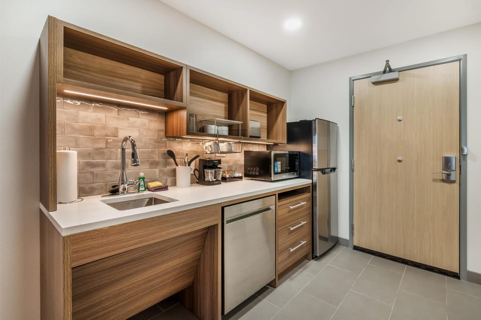 Studio Suite, 2 Queen Beds, Accessible | Private kitchen