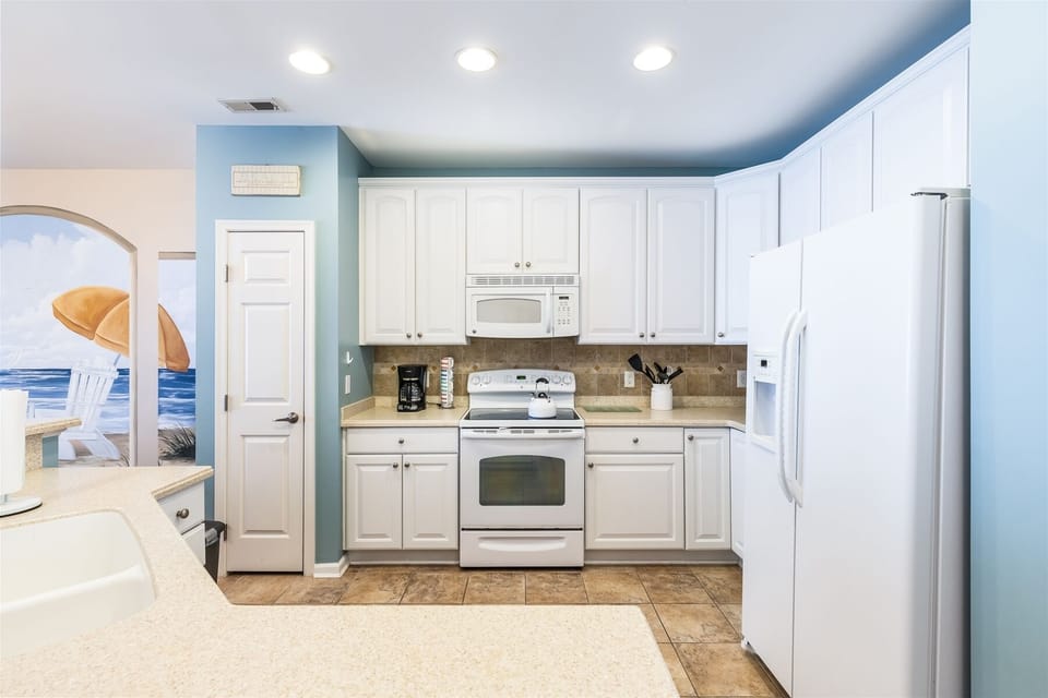 Sunset Island 35 Fountain Drive West, Unit 3D Kitchen