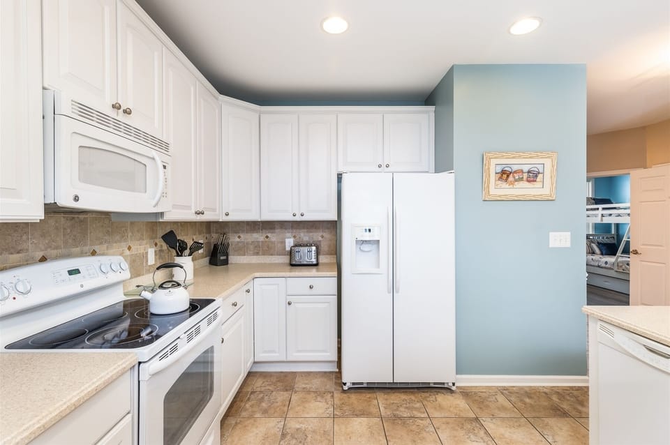 Sunset Island 35 Fountain Drive West, Unit 3D Kitchen