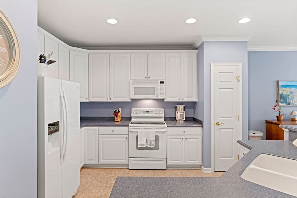 Sunset Island 4 Fountain Drive East 2A Kitchen Area