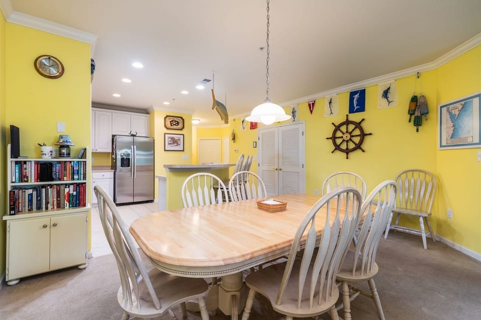 Sunset Island 2 Fountain Drive East, Unit 2C Dining Area