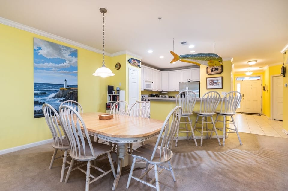 Sunset Island 2 Fountain Drive East, Unit 2C Kitchen and Dining Area