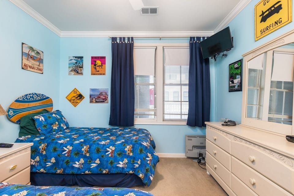 Sunset Island 2 Fountain Drive East, Unit 2C Third Bedroom