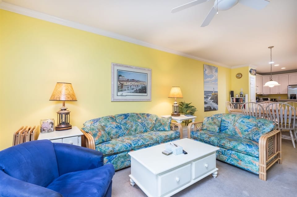 Sunset Island 2 Fountain Drive East, Unit 2C Living Room