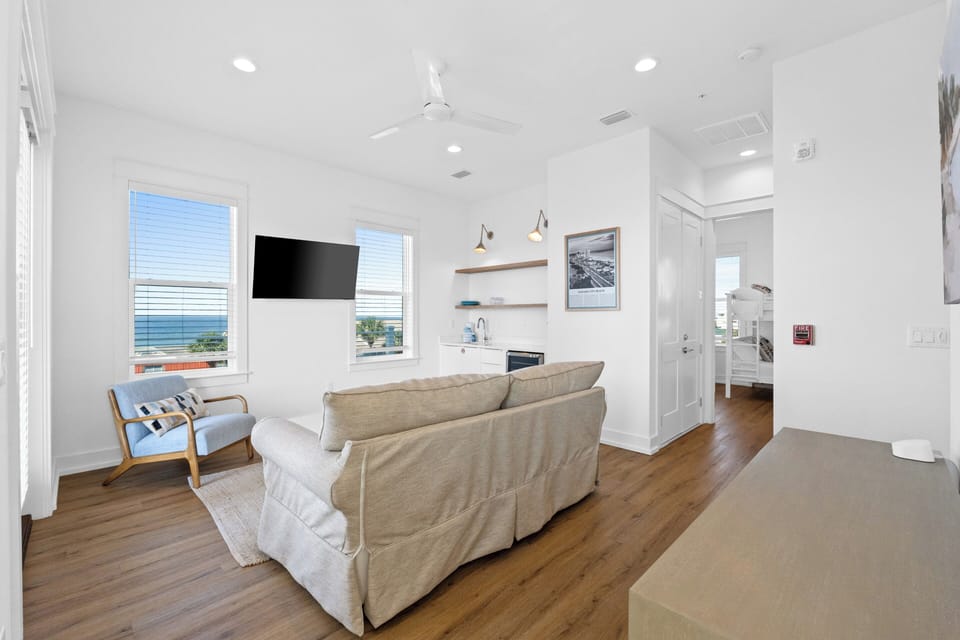 Deluxe Townhome, Partial Ocean View | Living area