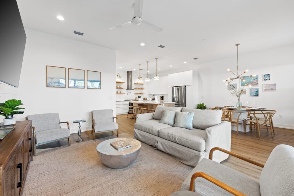 Deluxe Townhome, Partial Ocean View | Living area