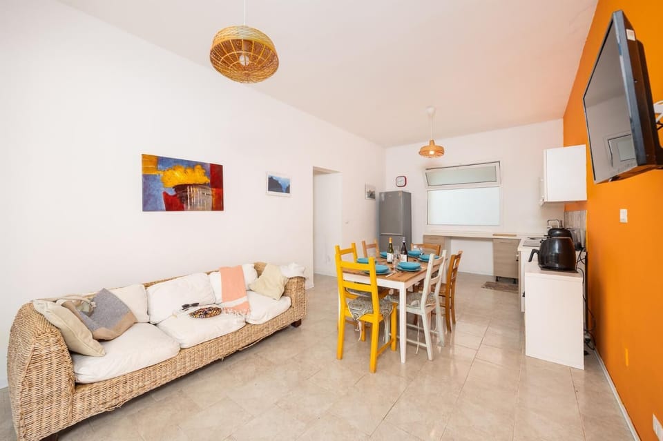 Open-plan living room with sofa, dining area, kitchen, WiFi internet, and satellite TV