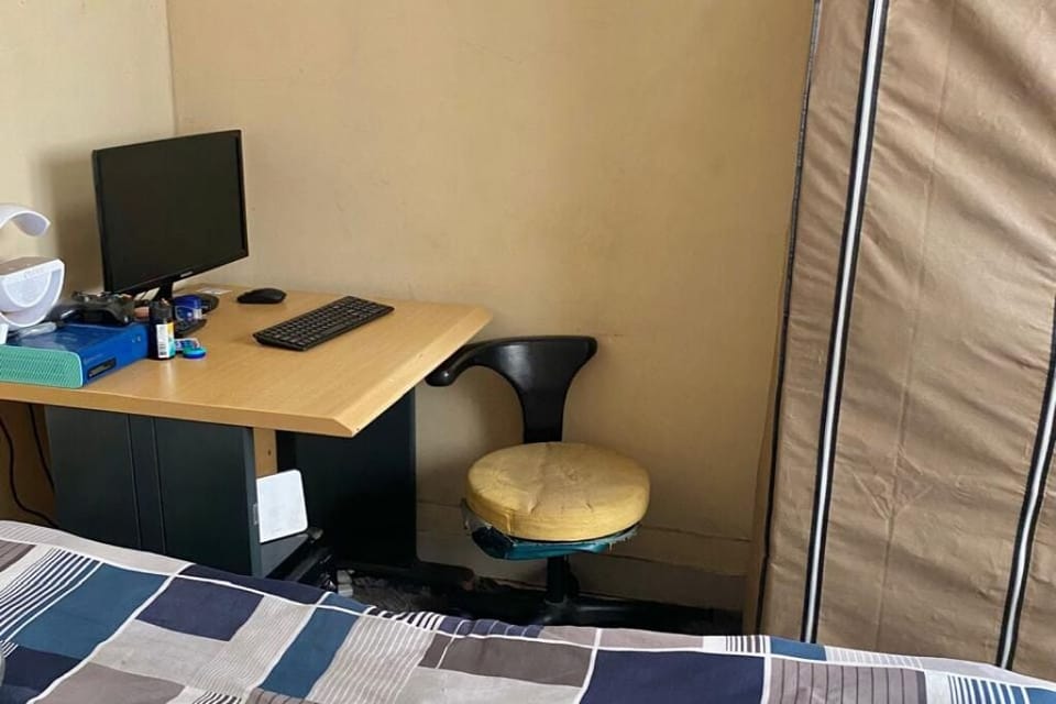 Laptop workspace, free WiFi