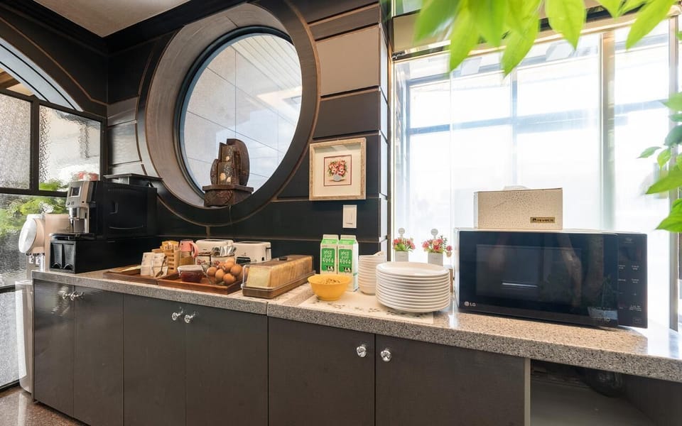 Free daily self-serve breakfast