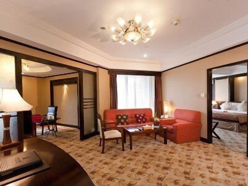 Minibar, in-room safe, iron/ironing board, free WiFi