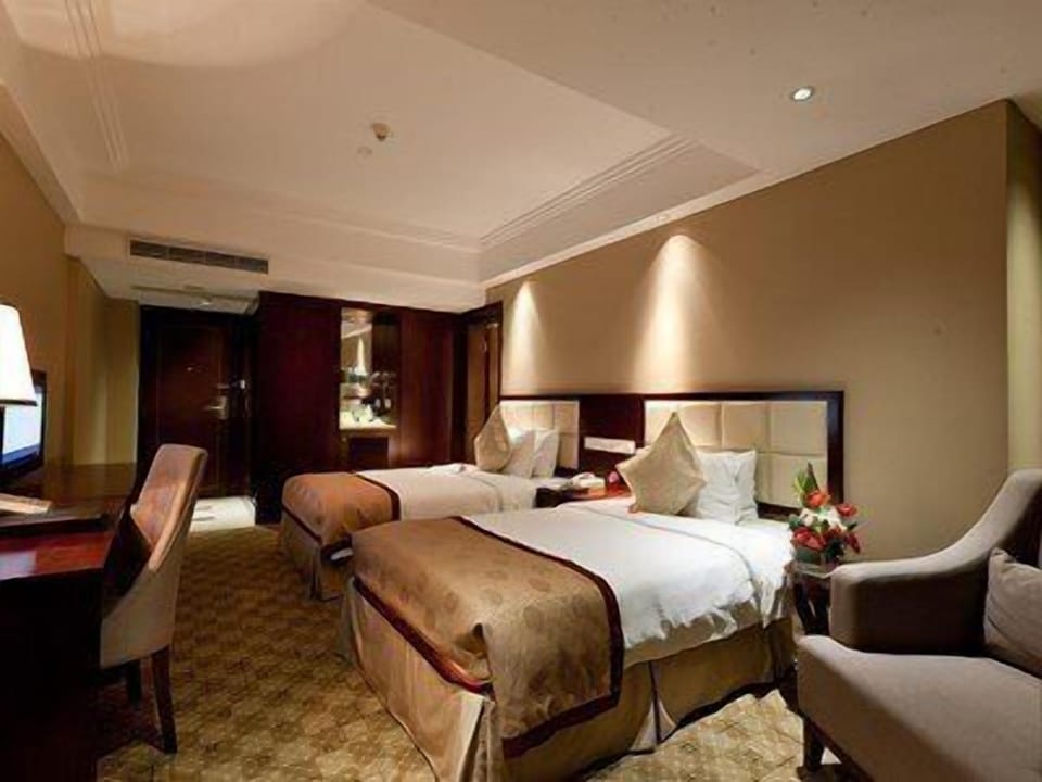 Minibar, in-room safe, iron/ironing board, free WiFi